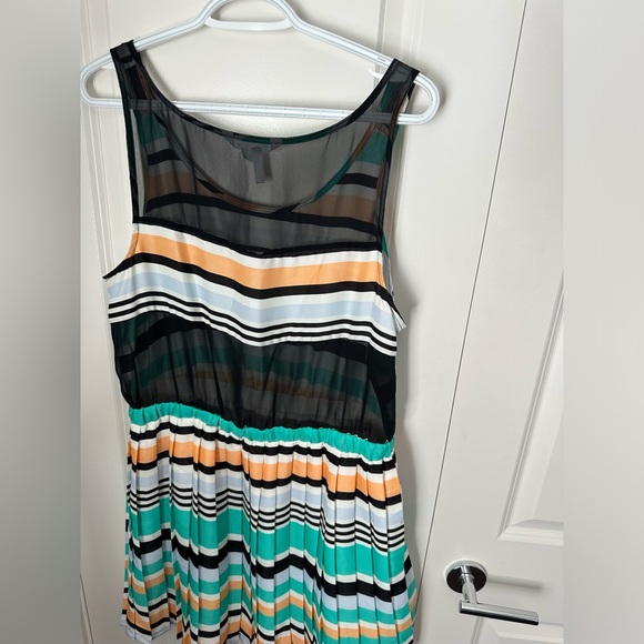 Bcbg dress with pleated bottom - Picture 4 of 4